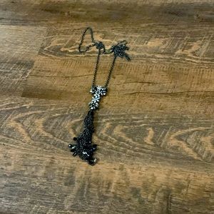 Black long necklace for a woman who’s going on with Nancy date